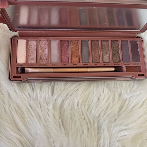 Urban Decay Naked 3 Eyeshadow Palette - Picture 4 of 5